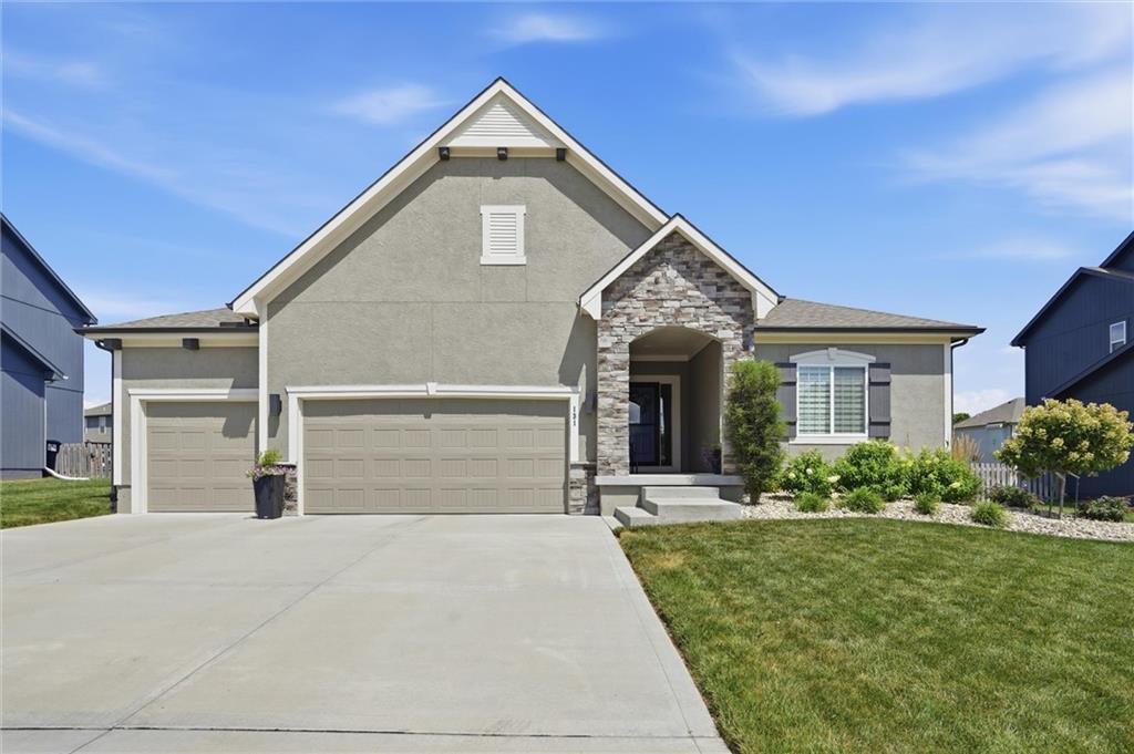 131 SE Briar Valley Ln, Blue Springs, MO 64064