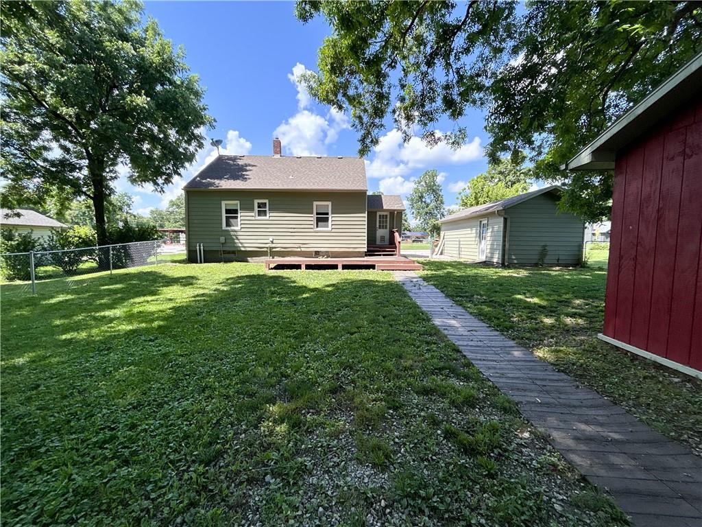 613 E Market St, Lacygne, KS 66040