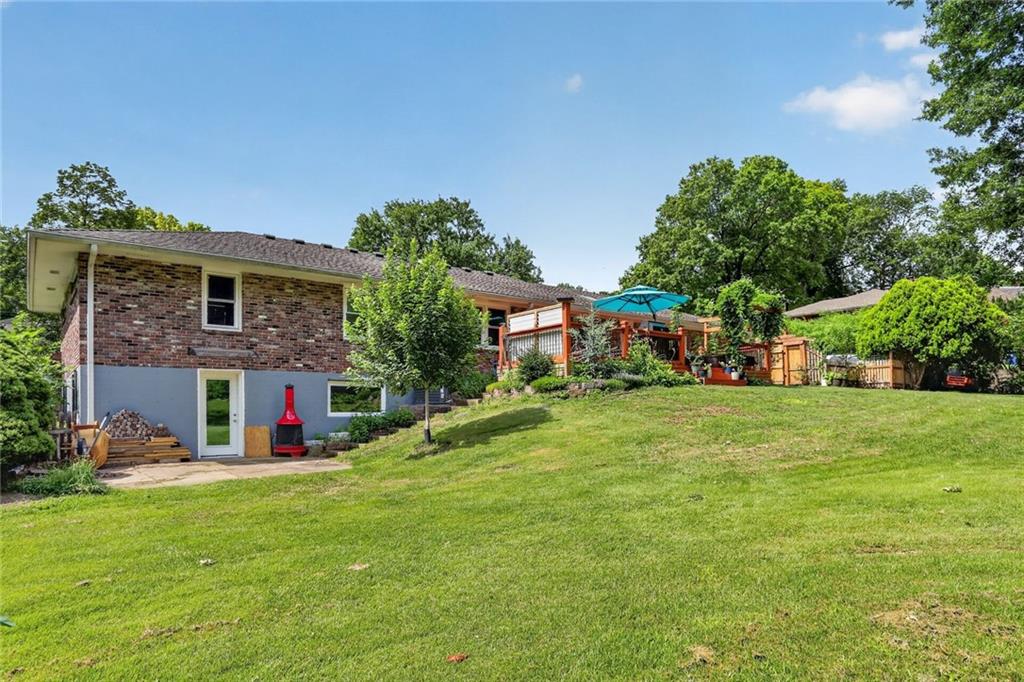 2400 W 103rd St, Leawood, KS 66206