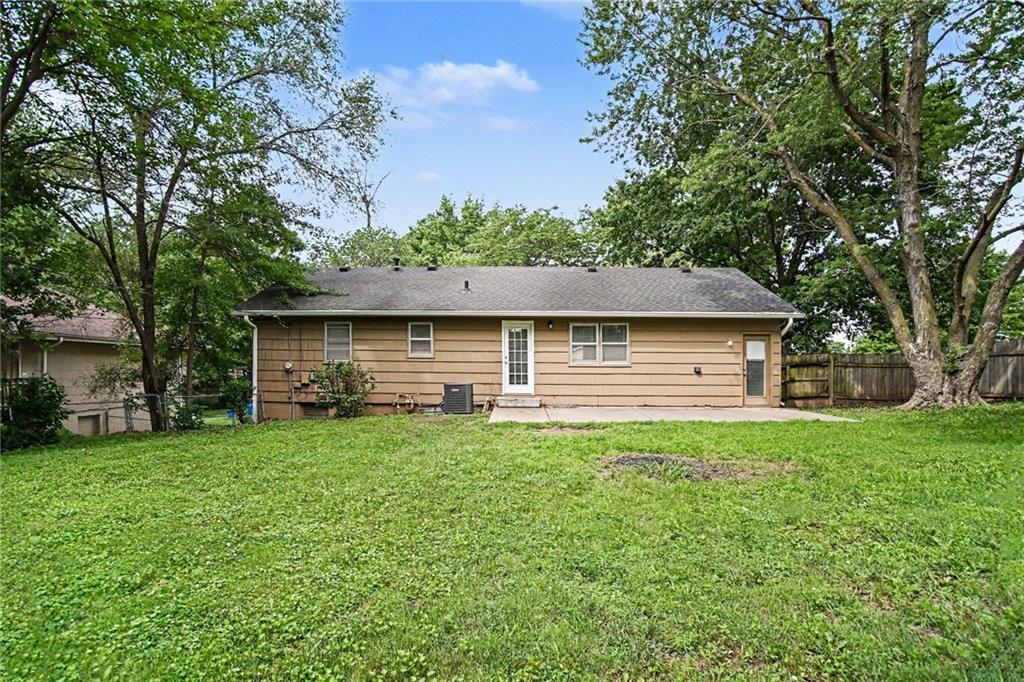 1501 Johnston St, Liberty, MO 64068
