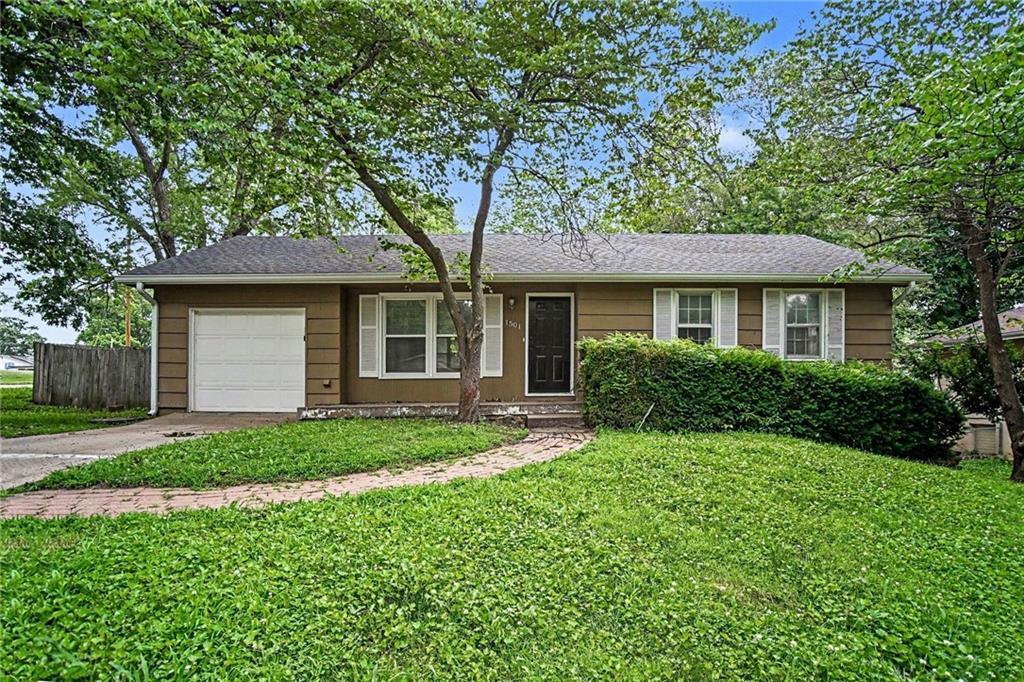 1501 Johnston St, Liberty, MO 64068