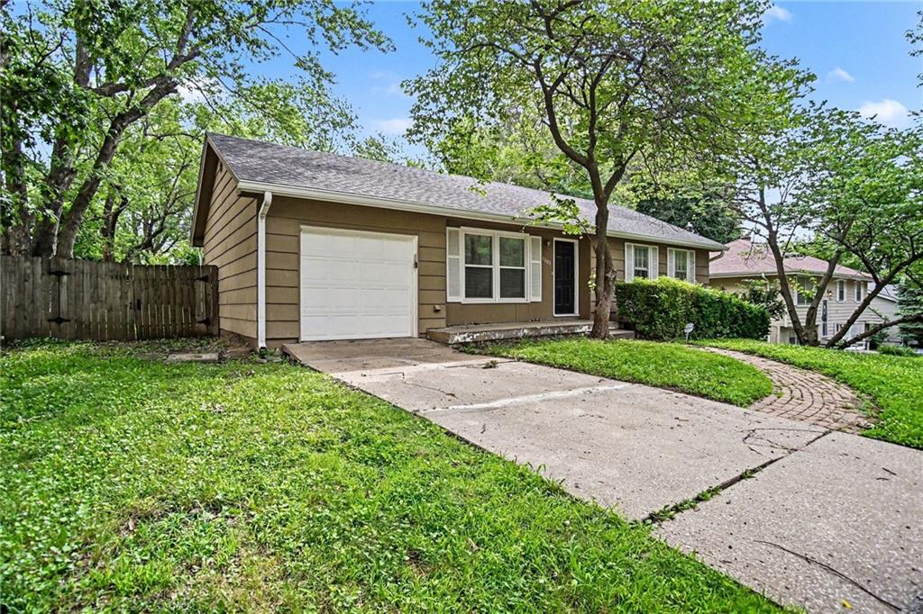 1501 Johnston St, Liberty, MO 64068