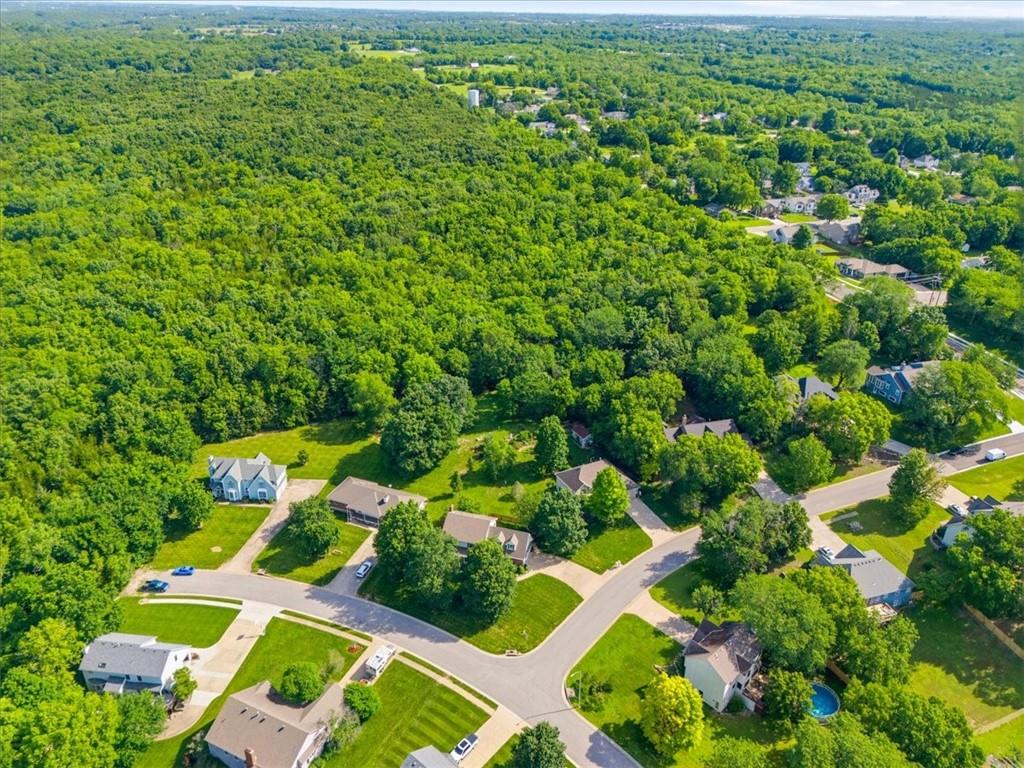 13842 Harbor Dr, Bonner Springs, KS 66012