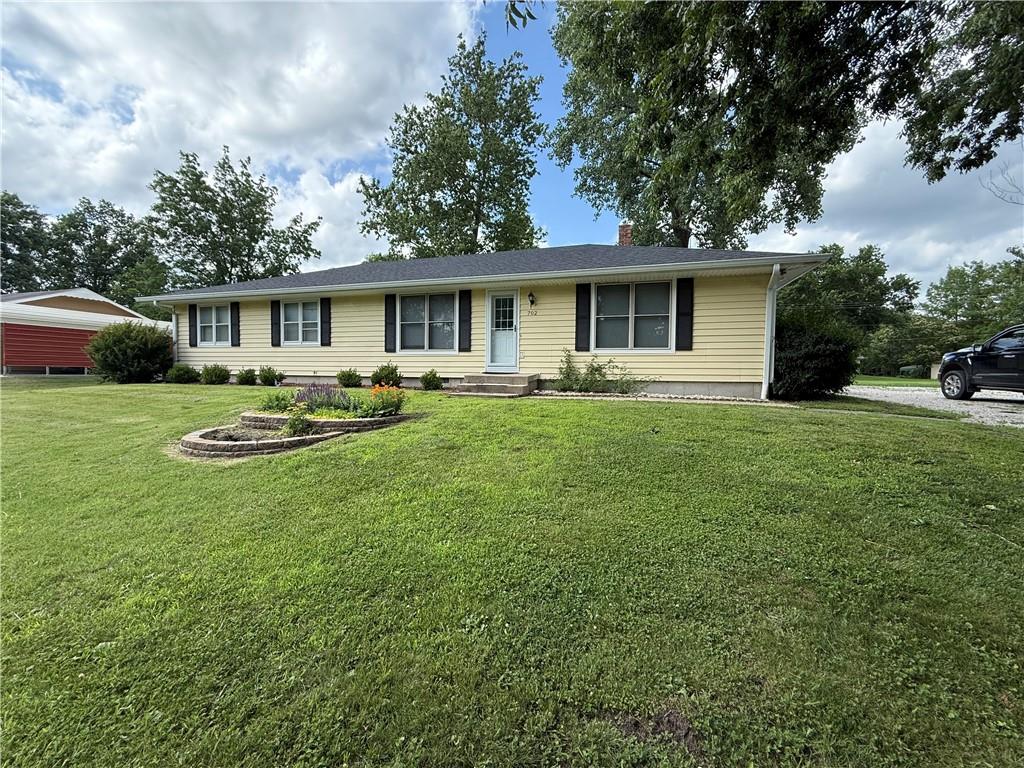 702 E Grand Ave, Lacygne, KS 66040