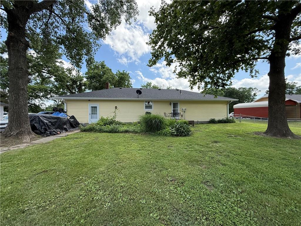 702 E Grand Ave, Lacygne, KS 66040