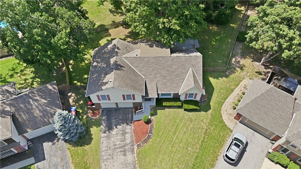 10230 Oakmont Cir, Lenexa, KS 66215