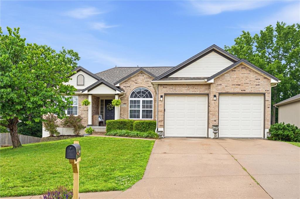 1305 SW Graystone Cir, Grain Valley, MO 64029