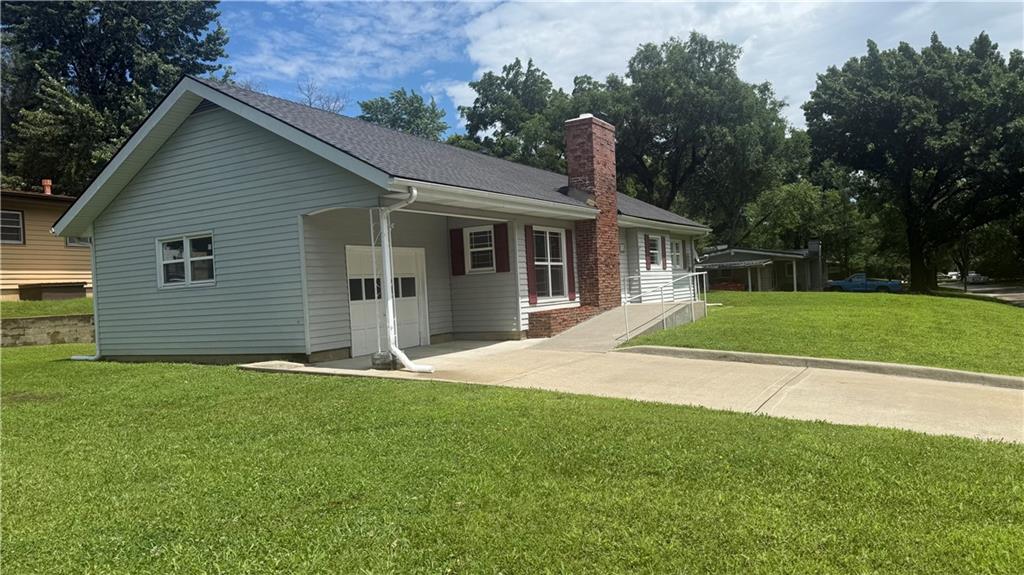 809 Anderson St, Warrensburg, MO 64093