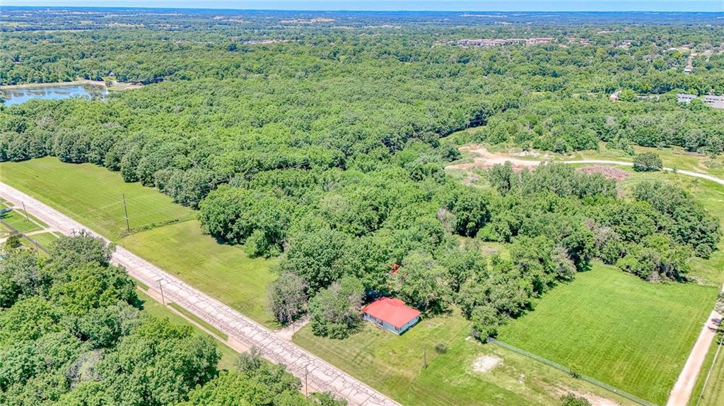 209 W Hale Lake Rd, Warrensburg, MO 64093