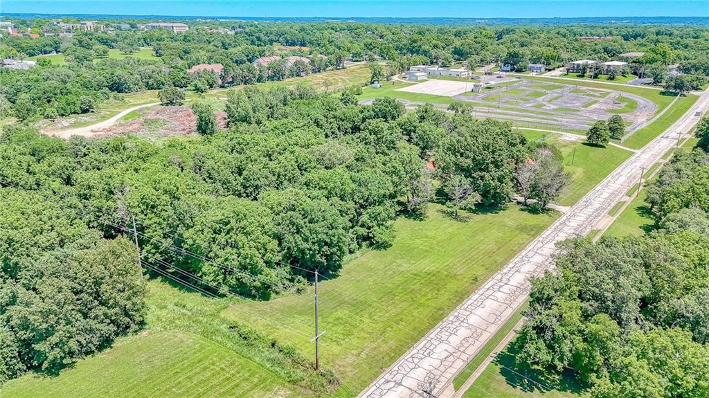 209 W Hale Lake Rd, Warrensburg, MO 64093