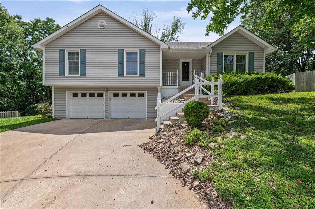 6215 NW 65th St, Kansas City, MO 64151