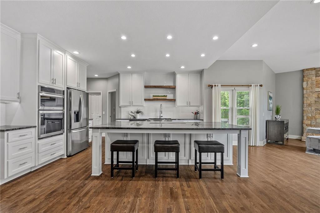5307 W 165th Ter, Overland Park, KS 66085
