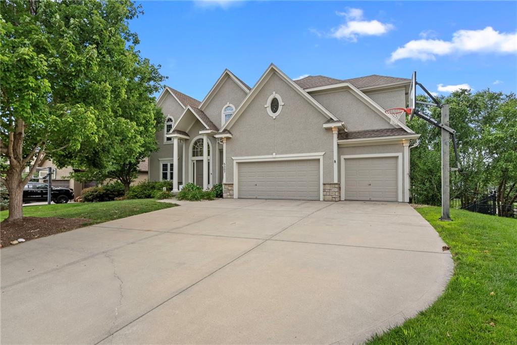 5307 W 165th Ter, Overland Park, KS 66085