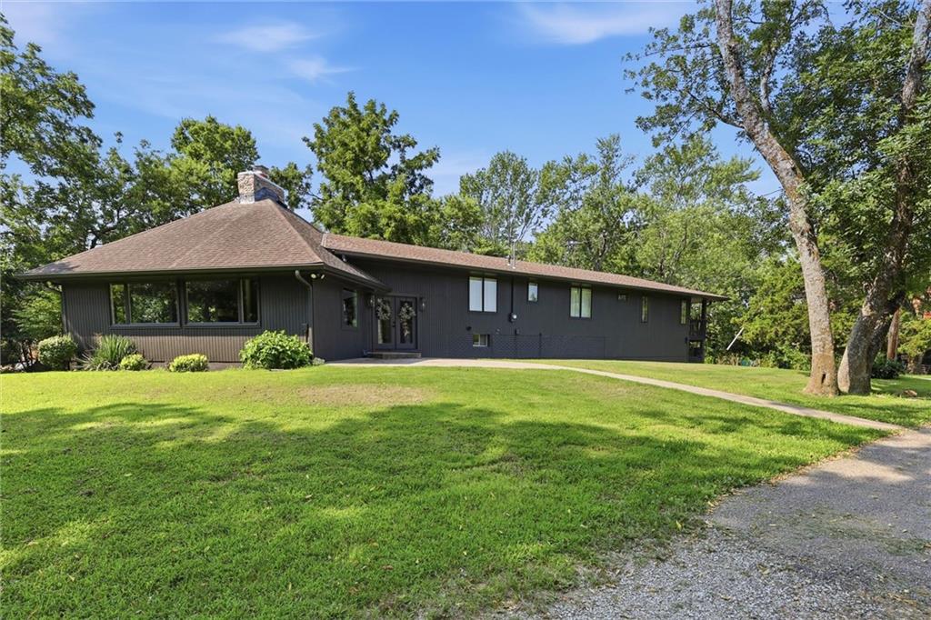19260 S Hedge Ln, Spring Hill, KS 66083