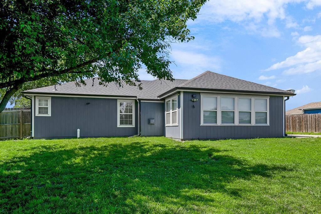 16705 Freeman Dr, Basehor, KS 66007