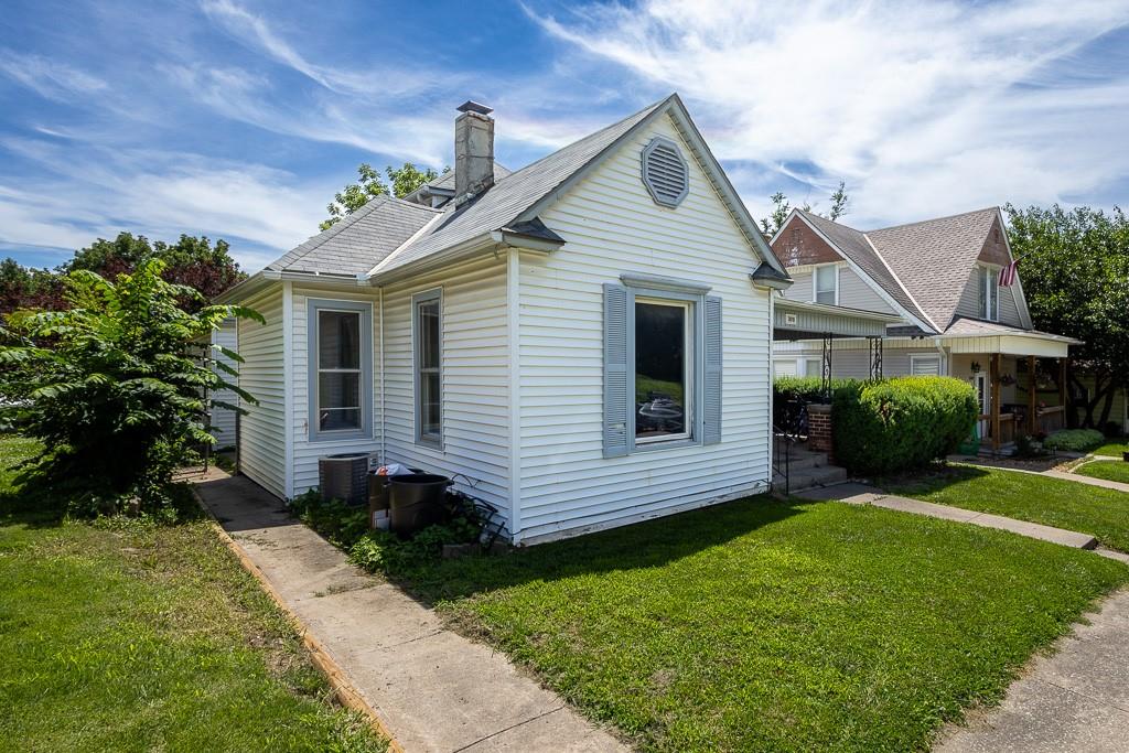 3010 Felix St, St Joseph, MO 64501