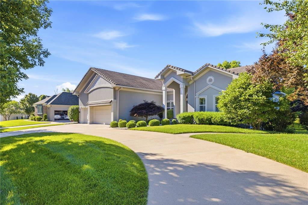4989 W 150th Pl, Leawood, KS 66224