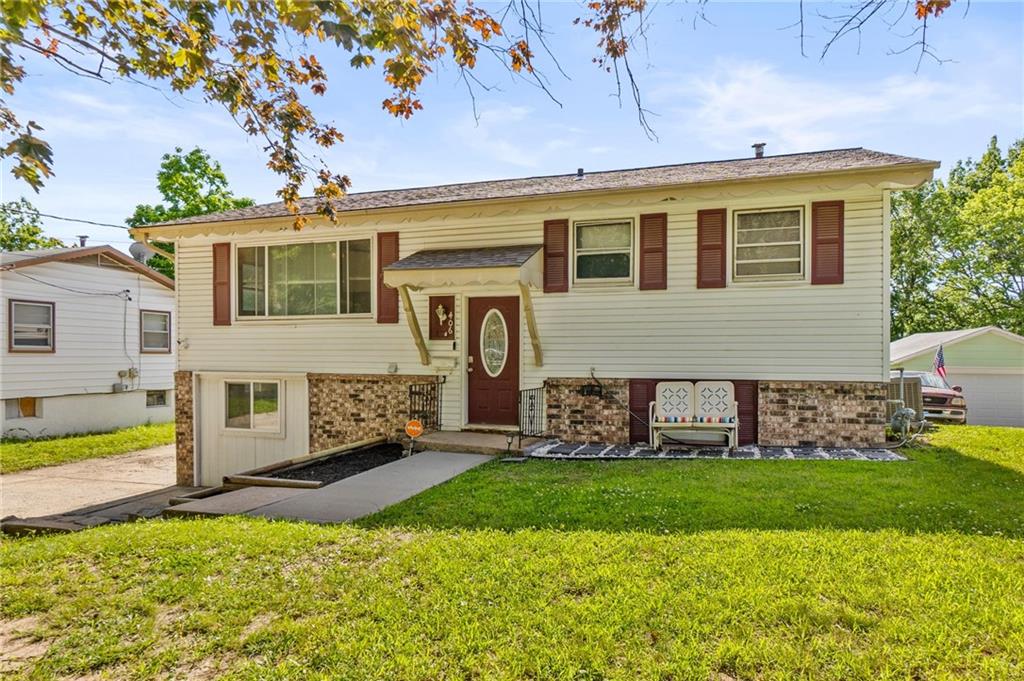 406 S Vassar Ave, Sugar Creek, MO 64054