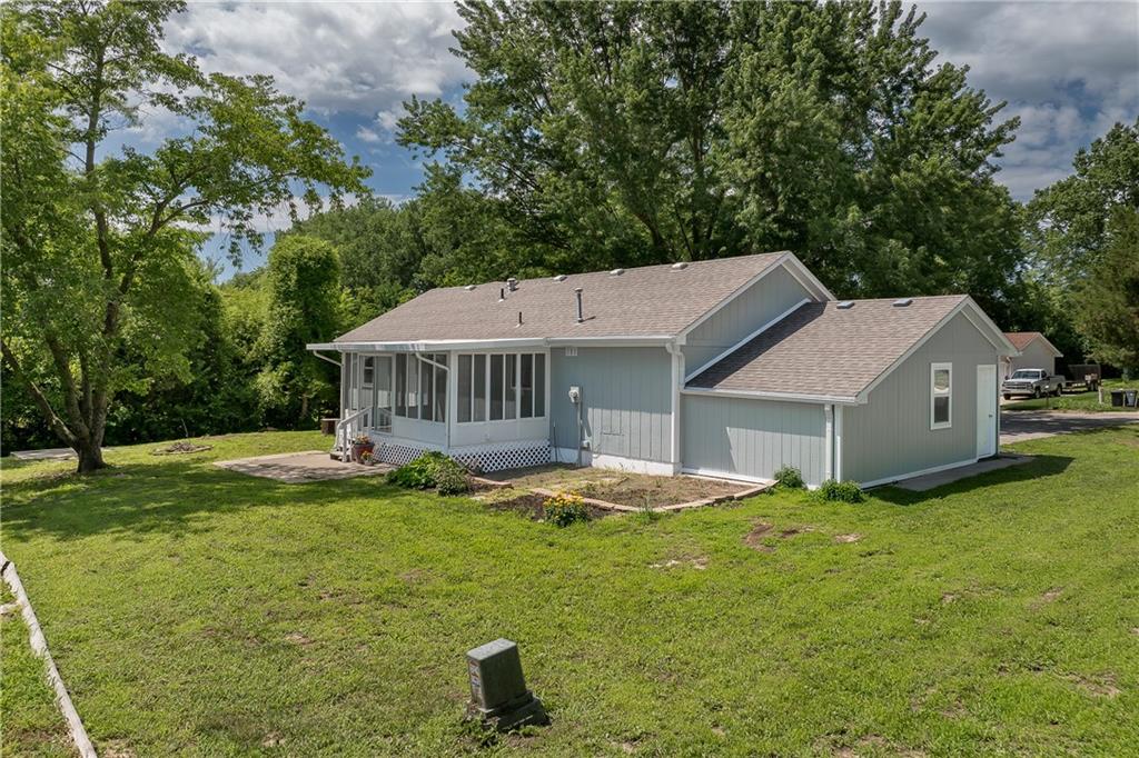2710 Roma Ln, Country Club, MO 64505