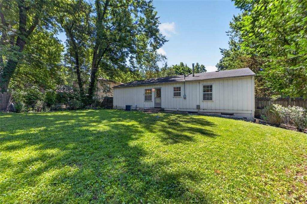 8610 E 92nd Ter, Kansas City, MO 64138