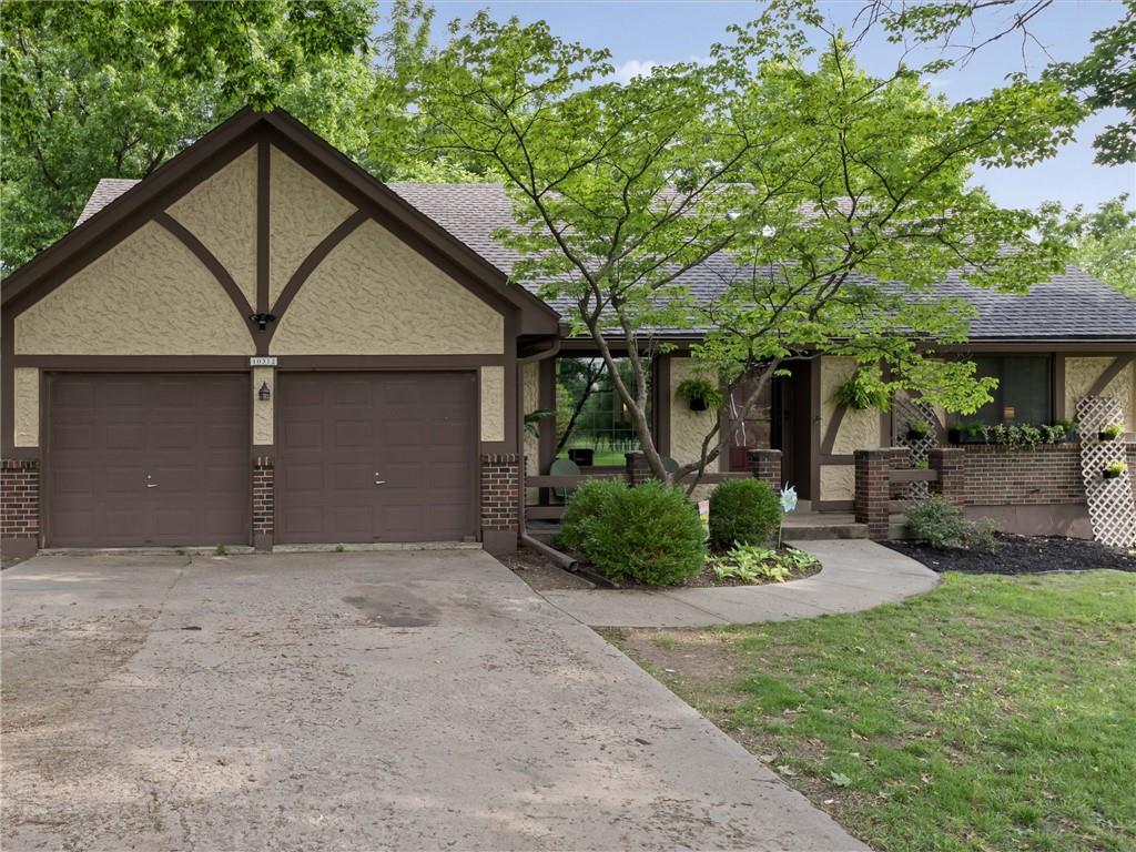 10312 W 49th St, Shawnee, KS 66203