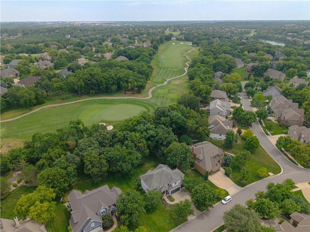 9129 Redbud Ln, Lenexa, KS 66220