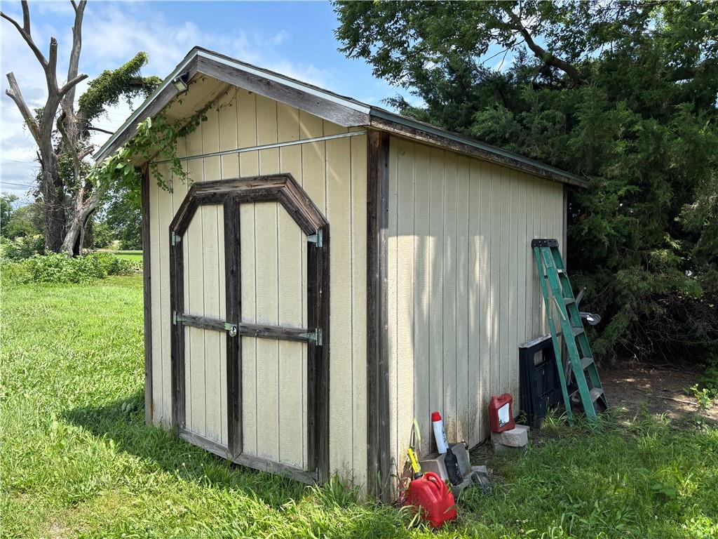 302 N 1st St, Arma, KS 66712
