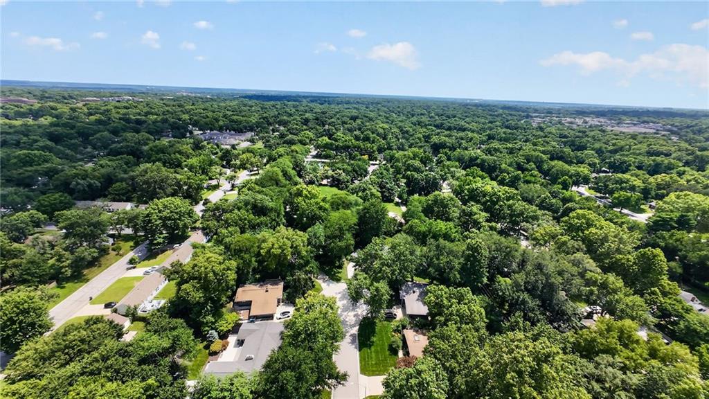 7714 Fairway St, Prairie Village, KS 66208