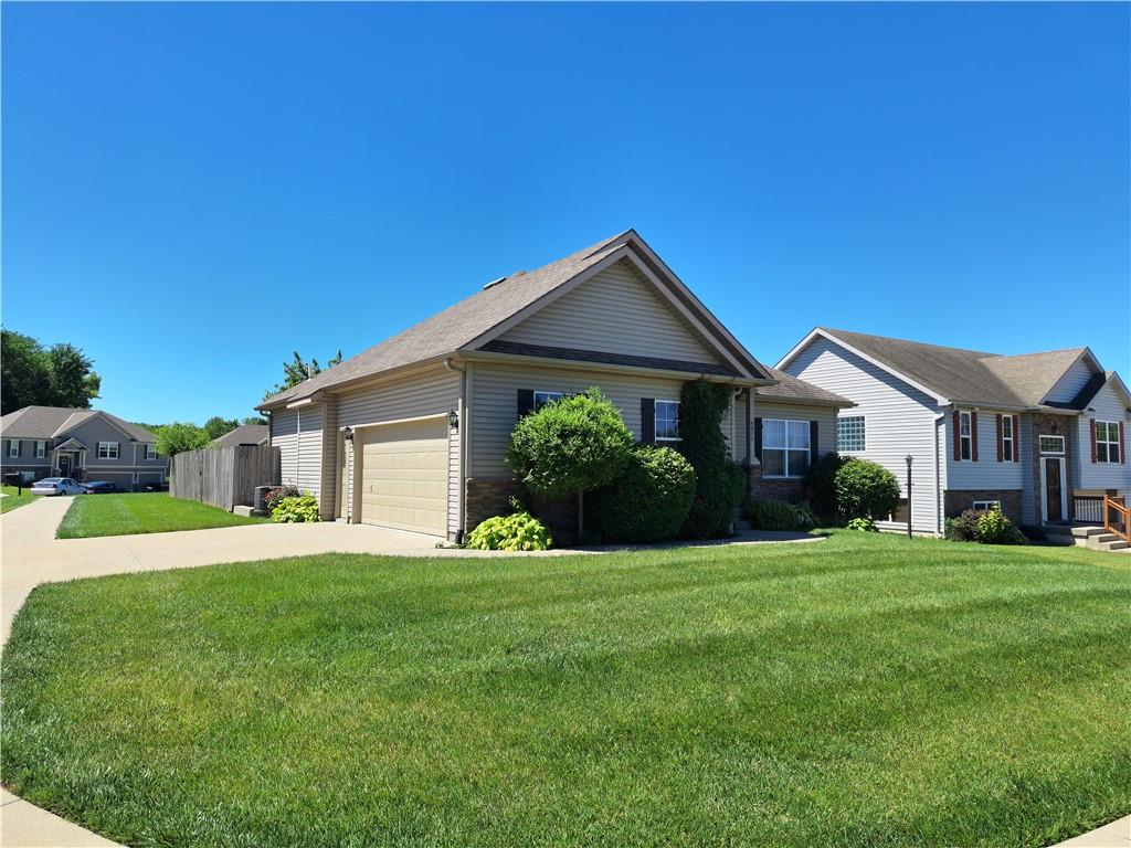 4010 Greywood Ln, St Joseph, MO 64505