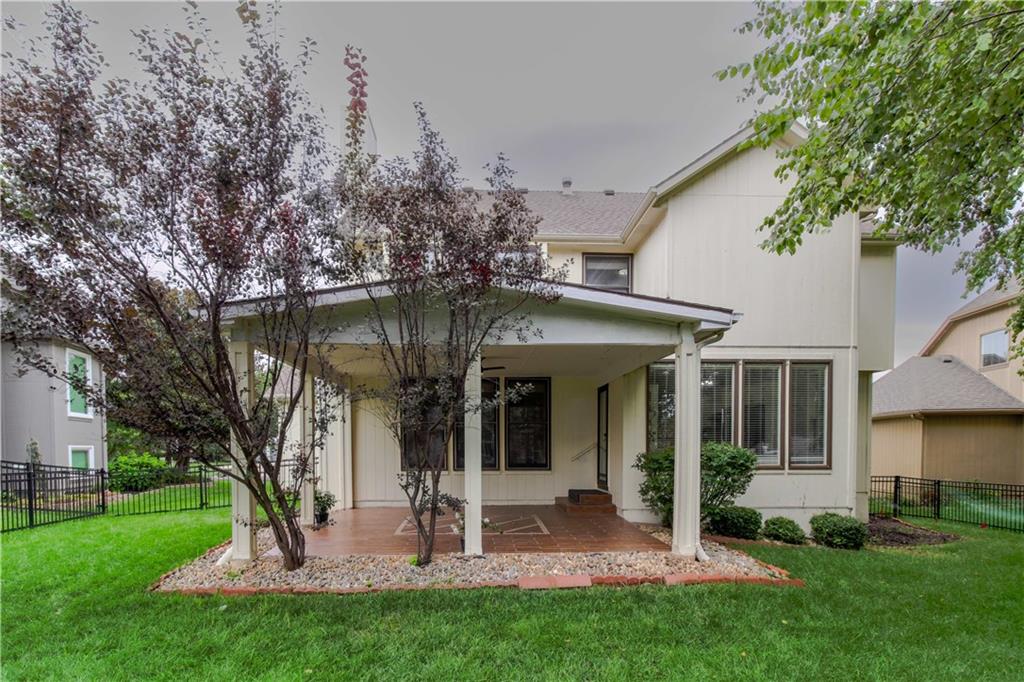 13918 Parkhill St, Overland Park, KS 66221