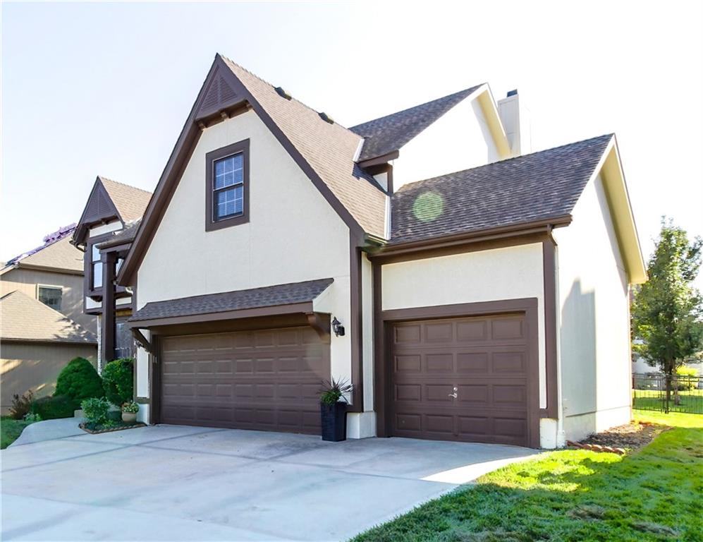 13918 Parkhill St, Overland Park, KS 66221
