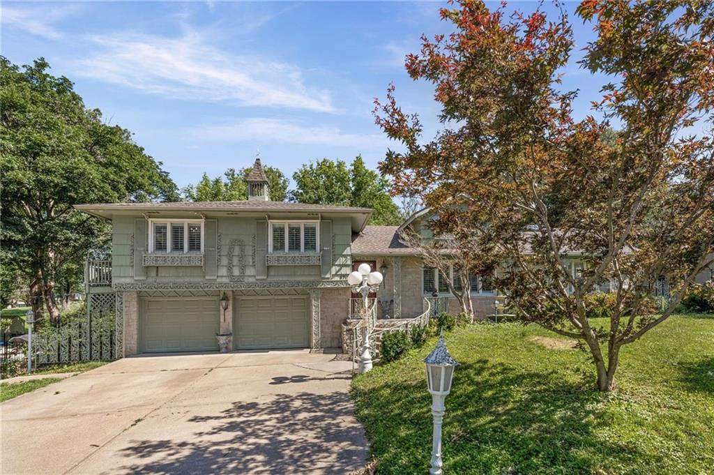 8712 Waverly Ave, Kansas City, KS 66109