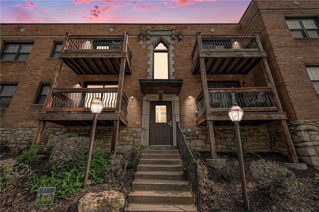 1104 W 46th St #2, Kansas City, MO 64111