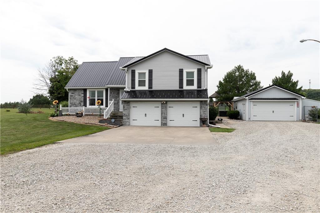 22215 Parallel Rd, Tonganoxie, KS 66086