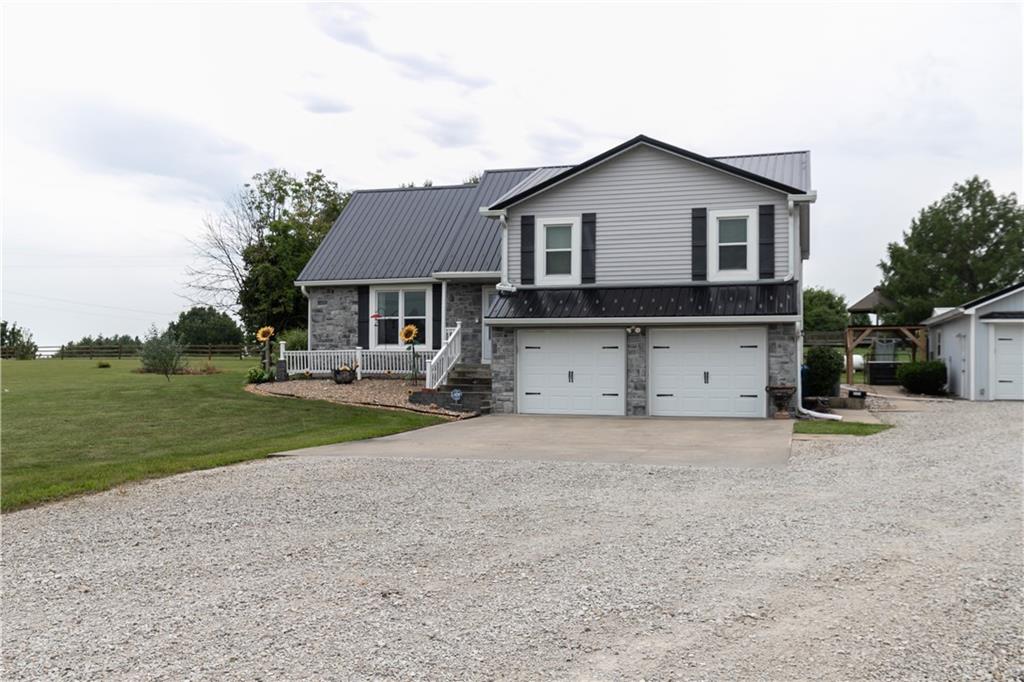 22215 Parallel Rd, Tonganoxie, KS 66086