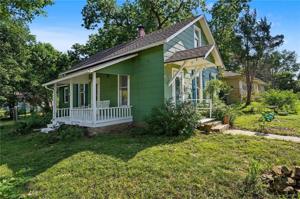 920 High St, Baldwin City, KS 66006