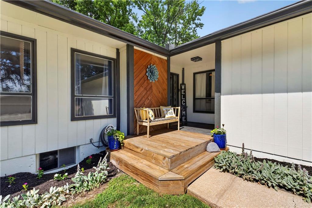 8004 W 64th Ter, Mission, KS 66202