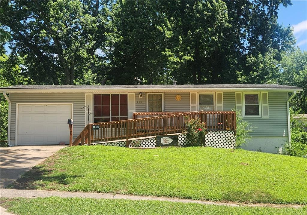 313 N Geronimo Dr, Independence, MO 64056