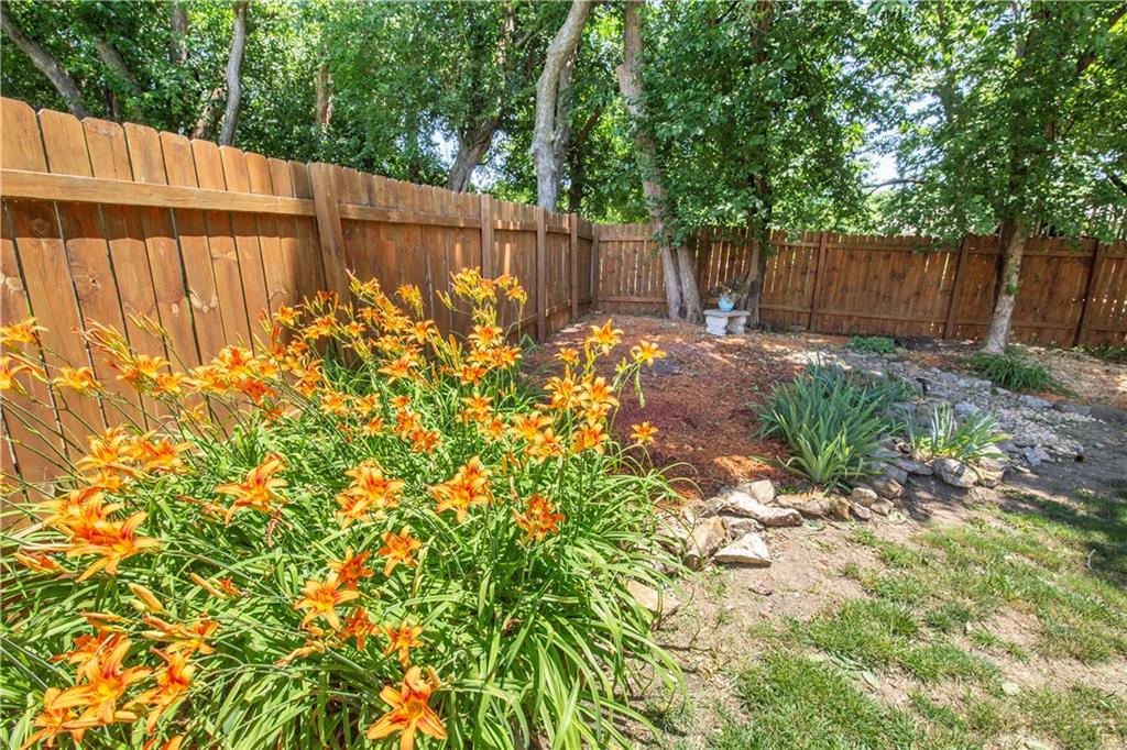 11629 Bond St, Overland Park, KS 66210