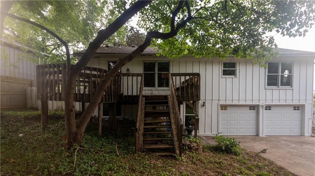 5925 Haskins St, Shawnee, KS 66216