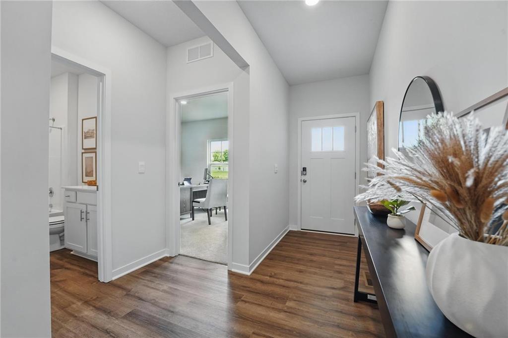 2113 Creek View Ln, Raymore, MO 64083