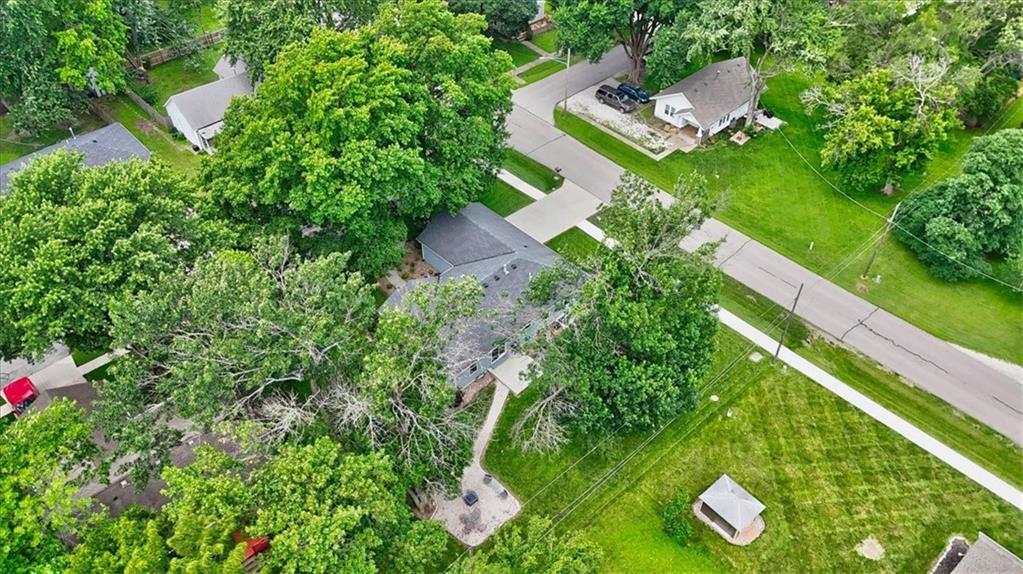 301 S Elm St, Louisburg, KS 66053