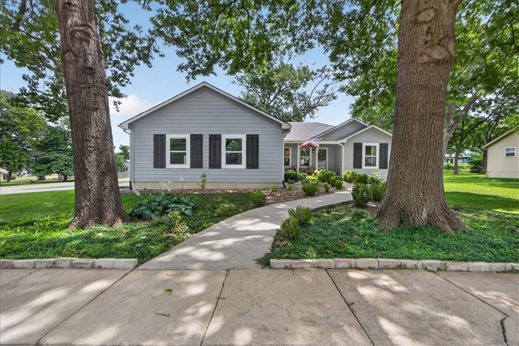 301 S Elm St, Louisburg, KS 66053