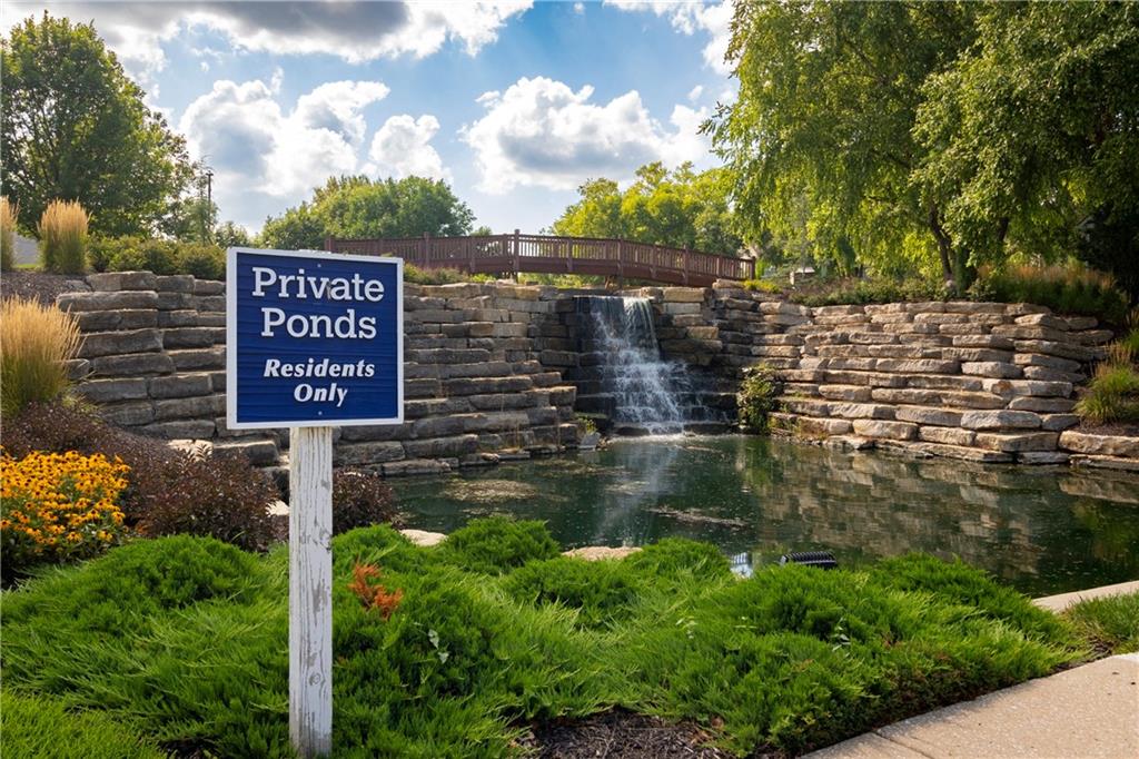 13848 Pembroke Dr, Leawood, KS 66224