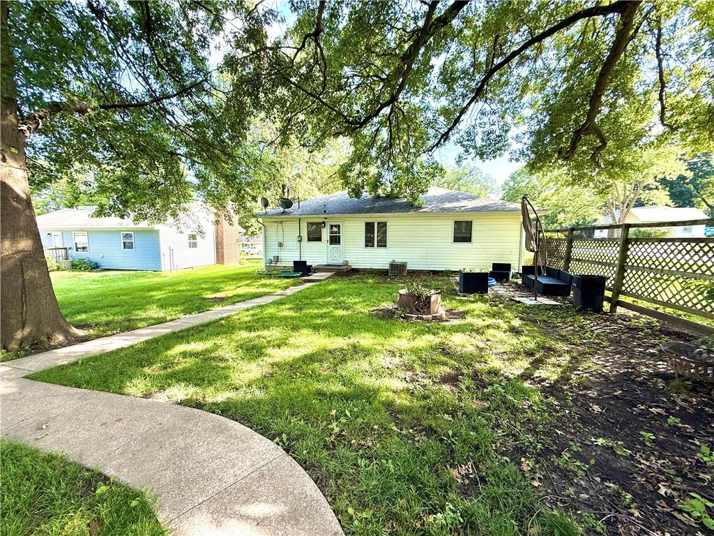 733 W Thompson St, Maryville, MO 64468