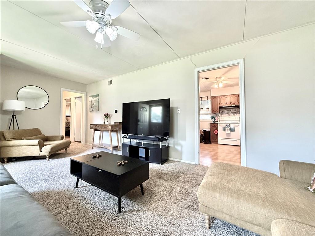 733 W Thompson St, Maryville, MO 64468
