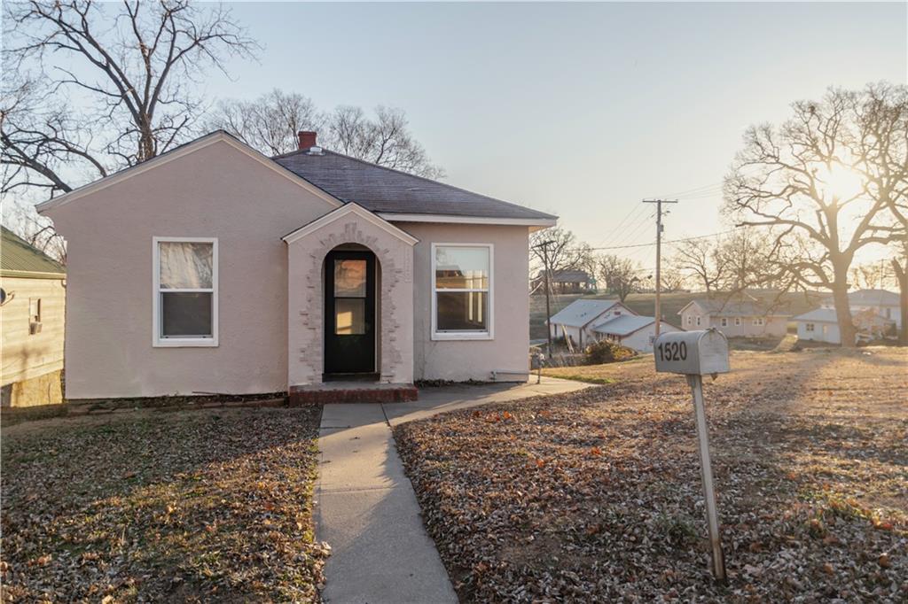 1520 S 7th St, Atchison, KS 66002