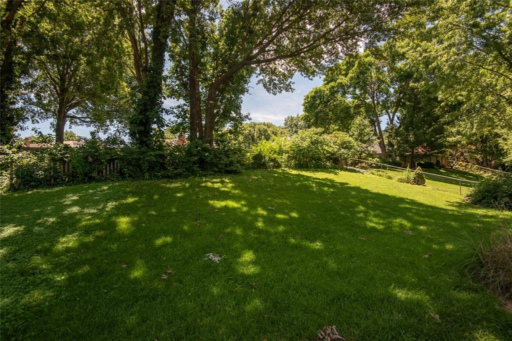10411 W 52nd Ter, Shawnee, KS 66203