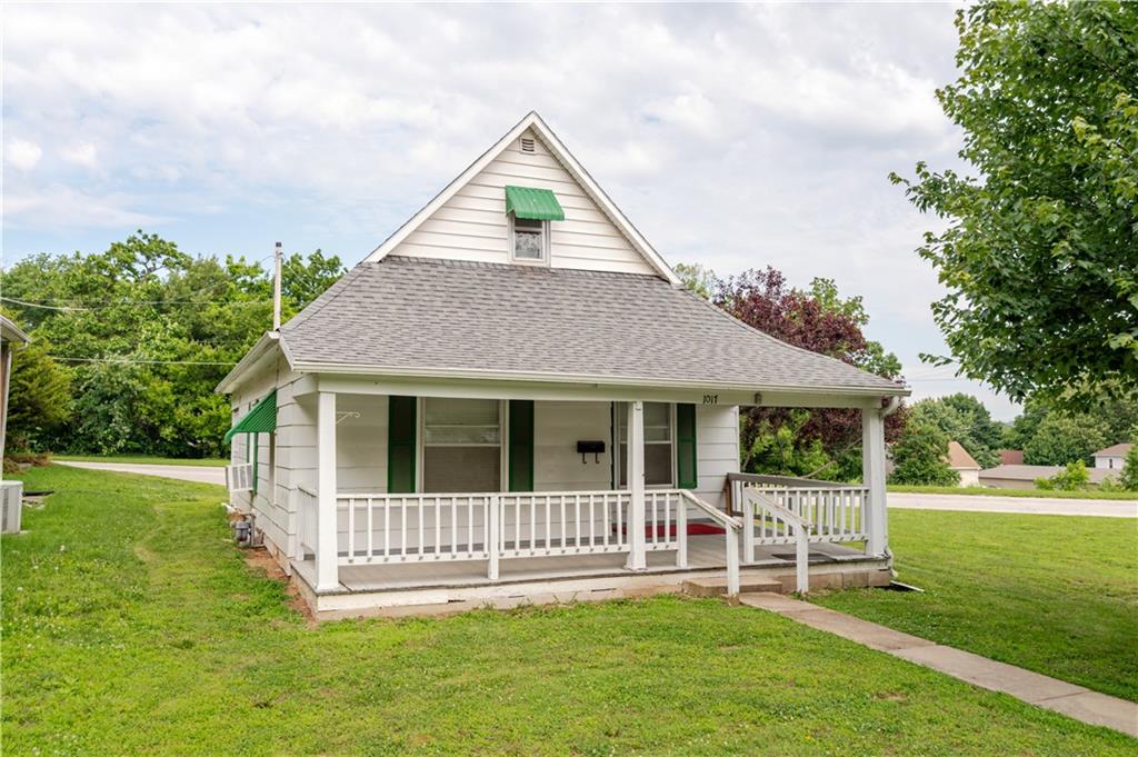 1017 S 5th St, Atchison, KS 66002