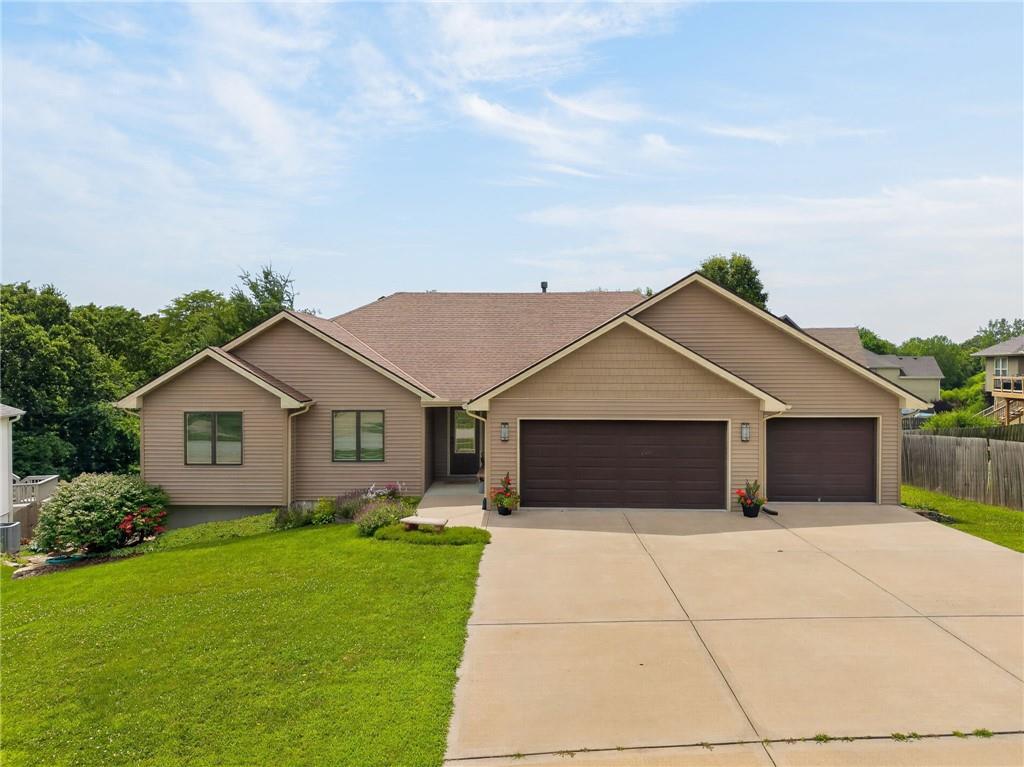 2301 Woodland Cir, Kearney, MO 64060